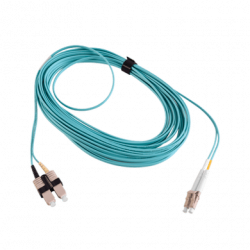 Jumper de Fibra Óptica Multimodo 50/125 XGLO OM3, LC-SC Duplex, OFNR,
